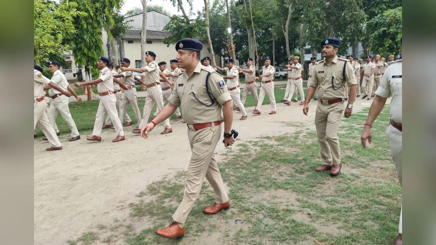 ‘हमें बचा लीजिए साहब!’ हाजीपुर के प्रेमी जोड़े ने सोशल मीडिया पर वीडियो डाल प्रशासन से मांगी सुरक्षा